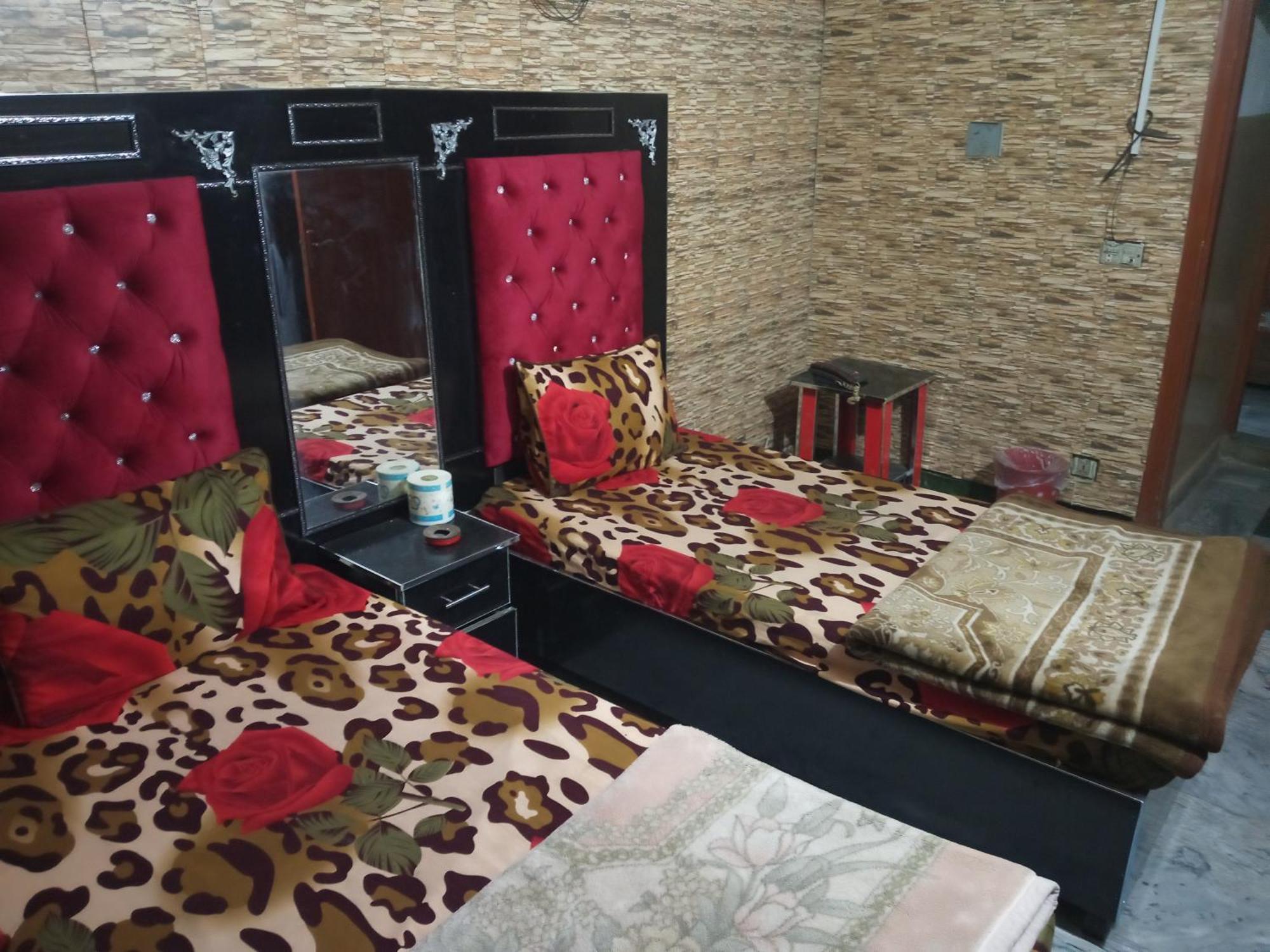 New Taj Family Hotel Lahore Bagian luar foto